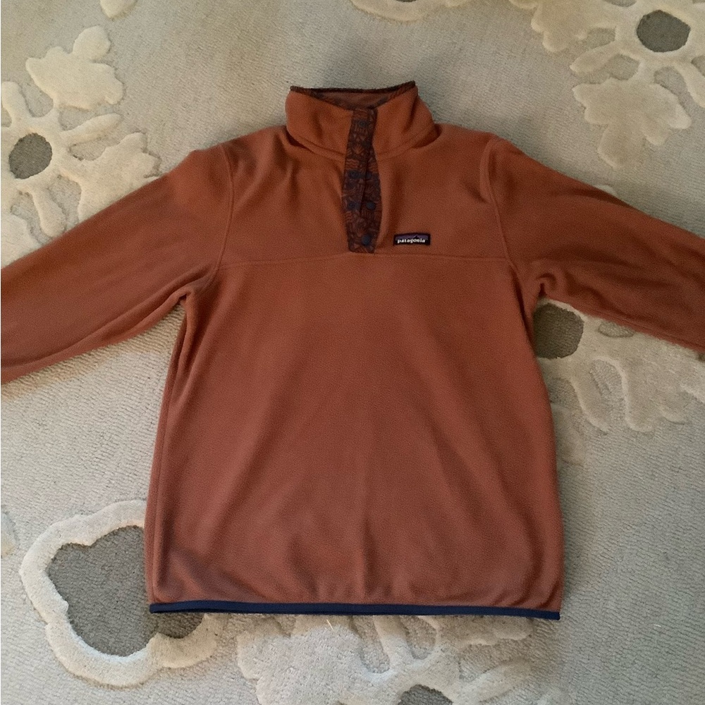 Patagonia, lightweight synchilla fleece snap- t pullover.